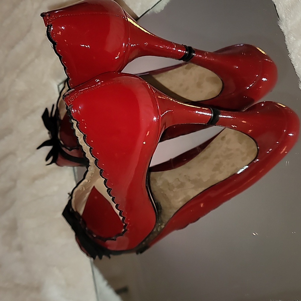 Retro Red Heels - Picture 6 of 12